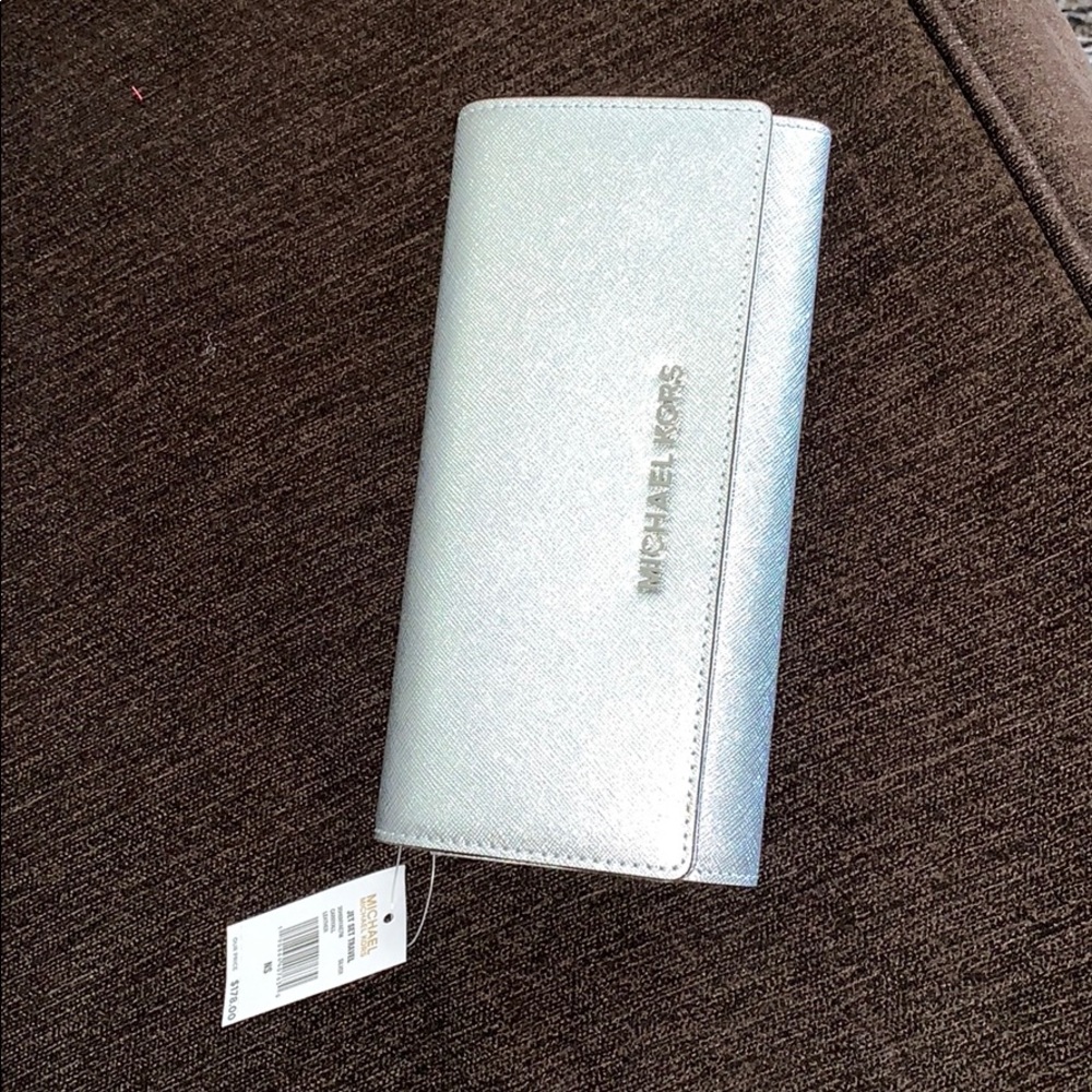 Beautiful wallet at Michael Kors